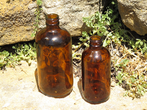Small brown jars available for rent from www.momentarilyyours.com, $0.50 each.