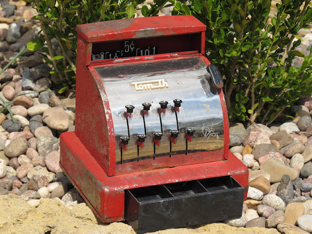 Toy cash register available for rent from www.momentarilyyours.com, $4.