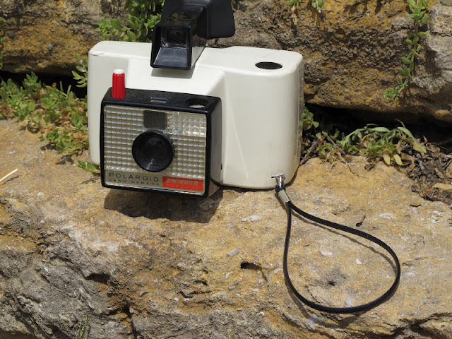 Polaroid camera available for rent from www.momentarilyyours.com, $3.