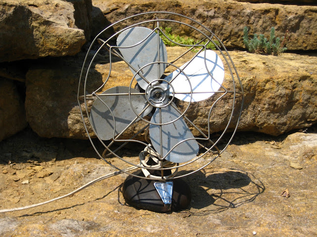 Small fans available for rent from www.momentarilyyours.com, $5 each.
