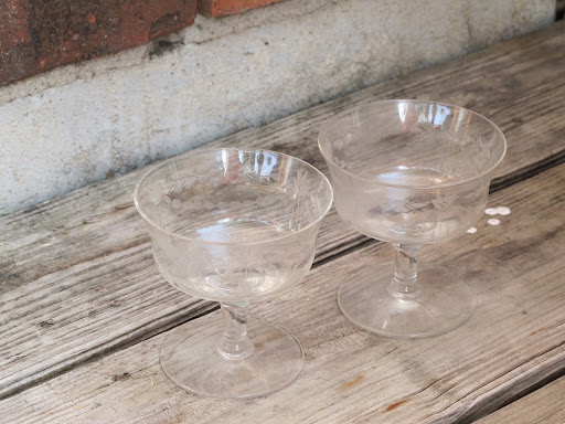 Delicate floral sherbets available for rent from www.momentarilyyours.com, $1 each.