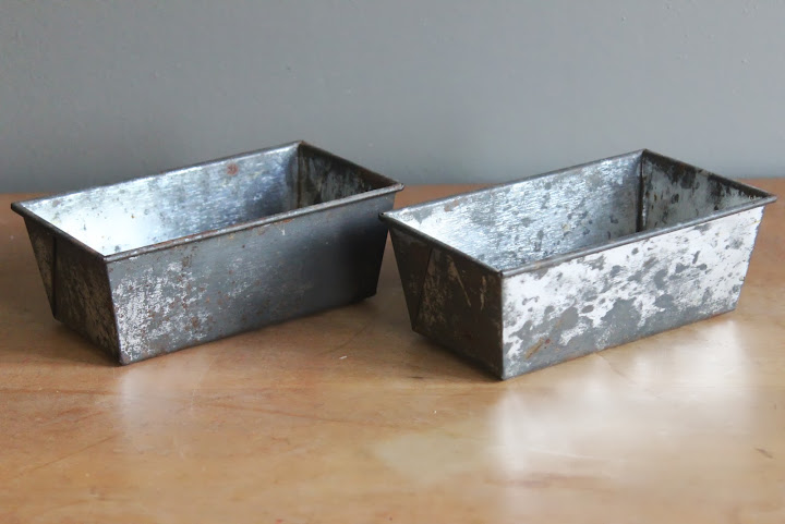 Minitature loaf pans available for rent from www.momentarilyyours.com, $1.50 each | Kansas City Vintage Rentals