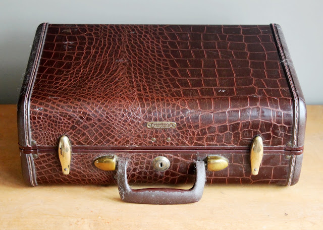 Small brown available for rent from www.momentarilyyours.com, $3.00.
