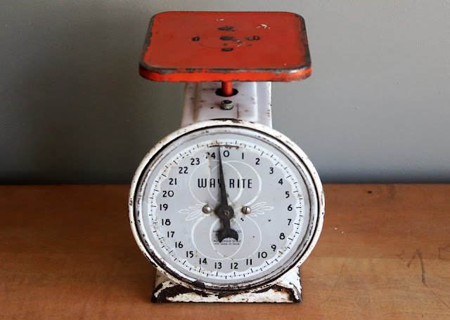 Chippy kitchen scale available for rent from www.momentarilyyours.com, $6.00.