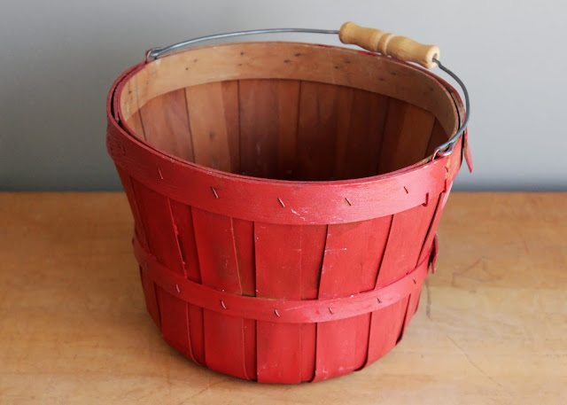Bushel baskets from the rental inventory of www.momentarilyyours.com