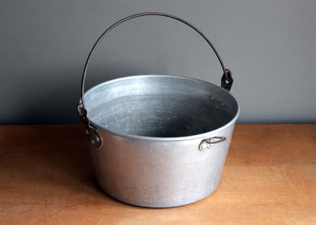 Small metal bucket from the rental inventory of www.momentarilyyours.com