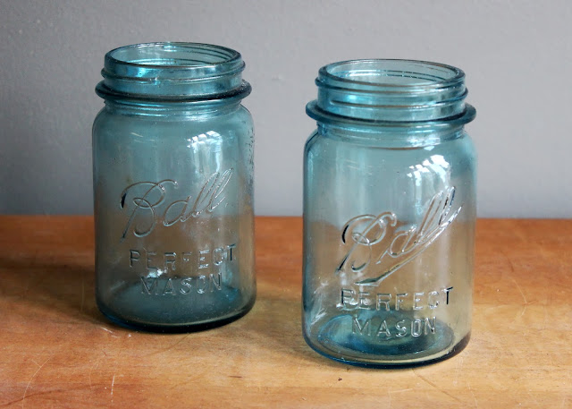 Pint-sized blue mason jar available for rent from www.momentarilyyours.com, $1.50 each.